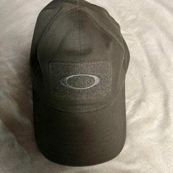 Two Oakley SI Fitted Baseball Caps - Picture 4 of 6